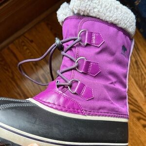 Sorel Purple Winter Boots
Size 7